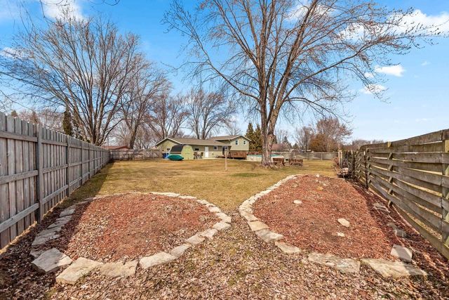 1935 BUNKER HILL COURT, De Pere, WI 54115