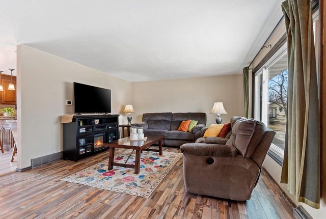 1935 BUNKER HILL COURT, De Pere, WI 54115