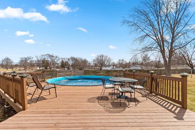 1935 BUNKER HILL COURT, De Pere, WI 54115