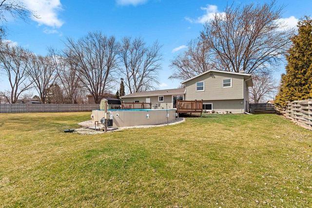 1935 BUNKER HILL COURT, De Pere, WI 54115