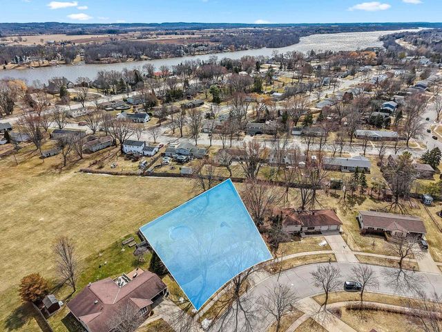 1935 BUNKER HILL COURT, De Pere, WI 54115