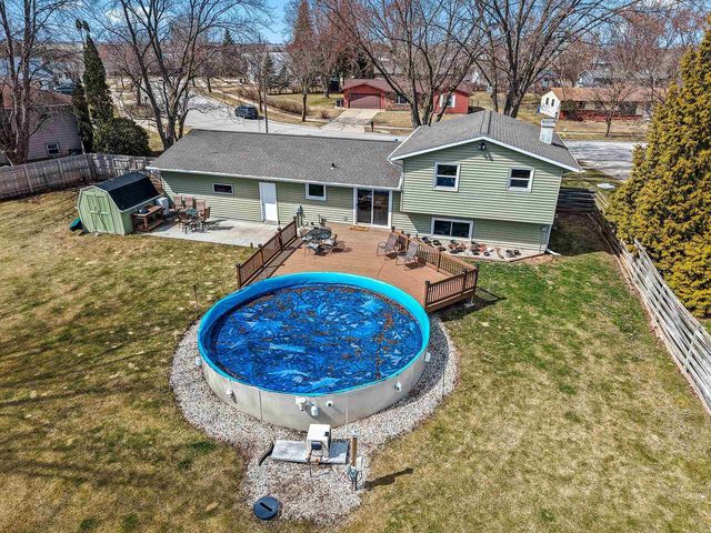 1935 BUNKER HILL COURT, De Pere, WI 54115