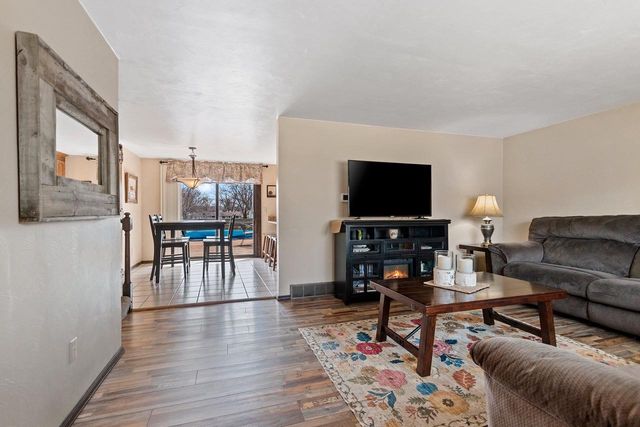 1935 BUNKER HILL COURT, De Pere, WI 54115