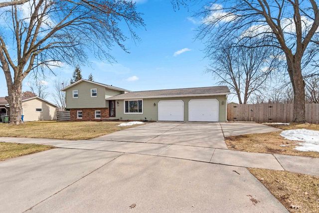 1935 BUNKER HILL COURT, De Pere, WI 54115
