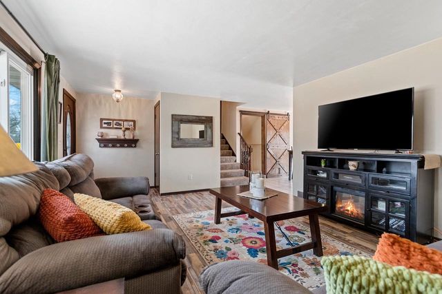 1935 BUNKER HILL COURT, De Pere, WI 54115