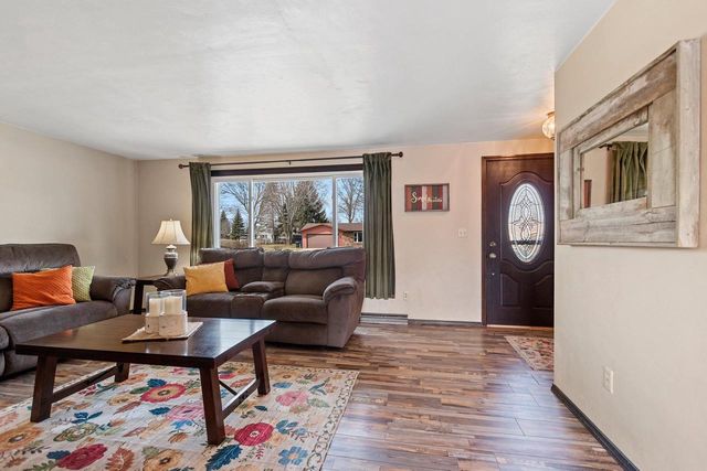 1935 BUNKER HILL COURT, De Pere, WI 54115