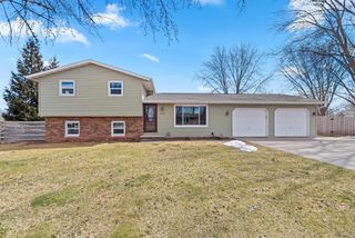 1935 BUNKER HILL COURT, De Pere, WI 54115