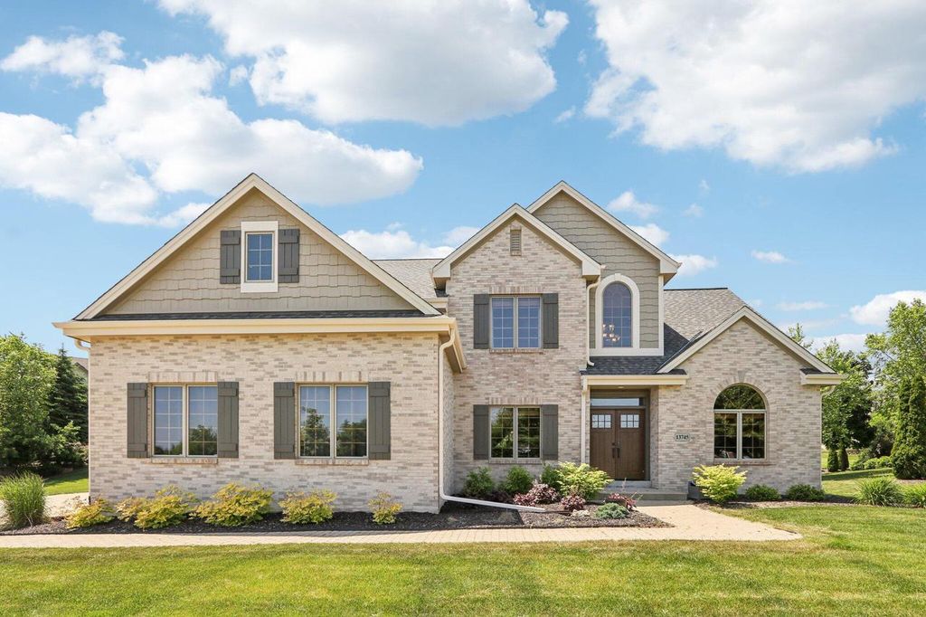 13745 W Park Central BOULEVARD, New Berlin, WI 53151