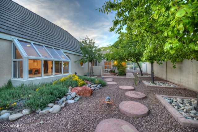 1523 W VISTA Avenue, Phoenix, AZ 85021