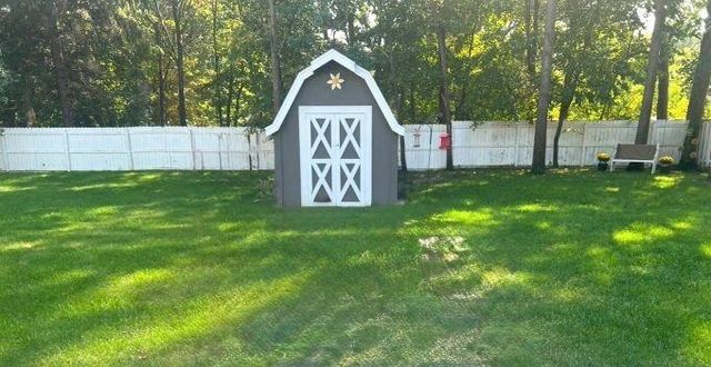 15290 Canary Drive, Grand Haven City, MI 49417