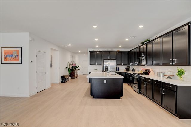 2772 Song Point Avenue, Las Vegas, NV 89121