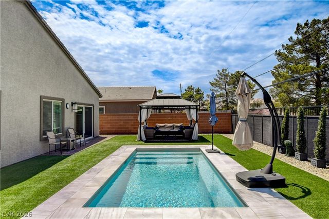 2772 Song Point Avenue, Las Vegas, NV 89121