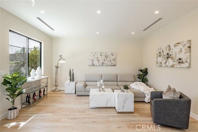 5805 Bucknell Avenue, Valley Village, CA 91607