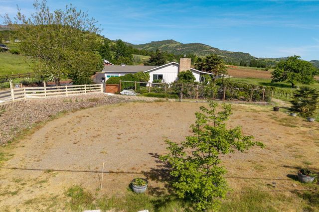 3015 Marigold Lane, Medford, OR 97504