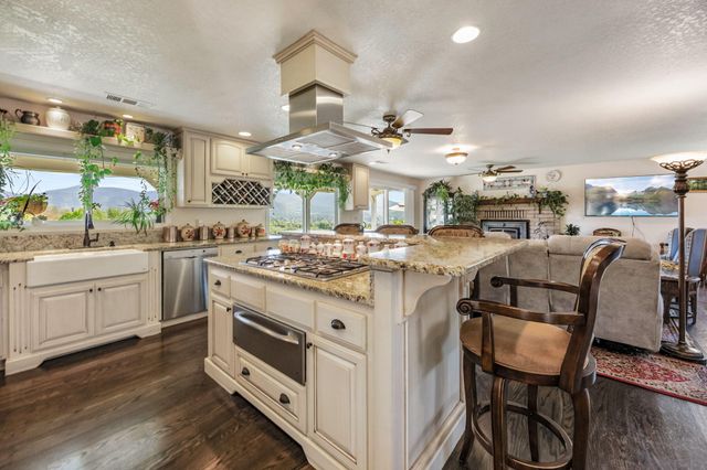 3015 Marigold Lane, Medford, OR 97504