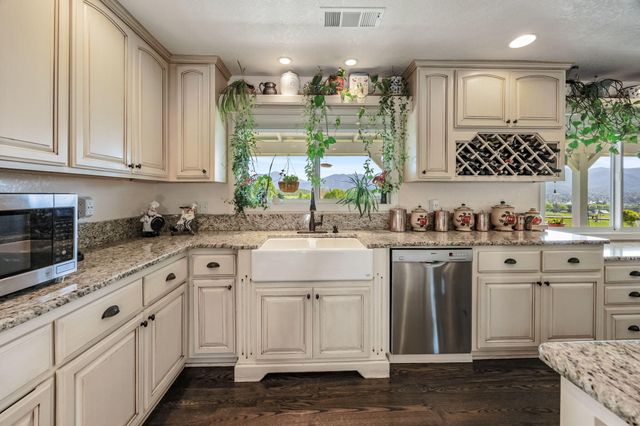 3015 Marigold Lane, Medford, OR 97504