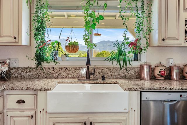 3015 Marigold Lane, Medford, OR 97504