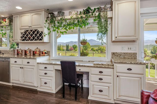 3015 Marigold Lane, Medford, OR 97504