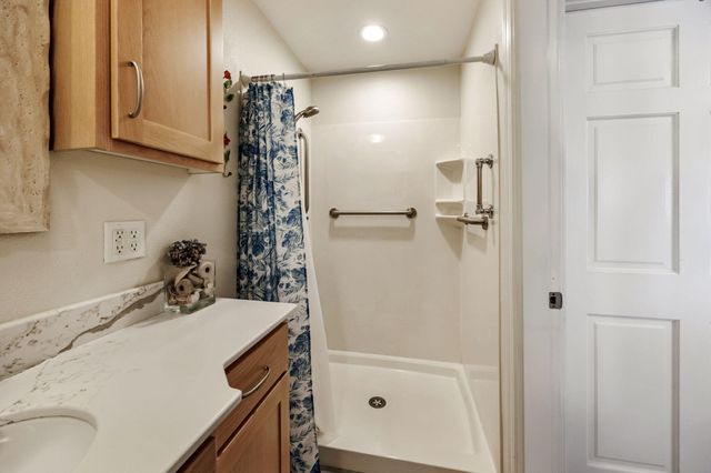 3015 Marigold Lane, Medford, OR 97504