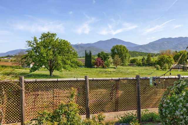 3015 Marigold Lane, Medford, OR 97504