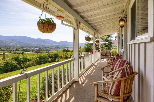 3015 Marigold Lane, Medford, OR 97504