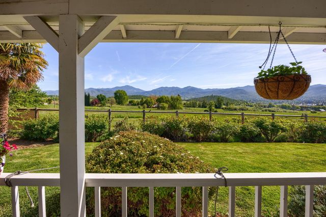 3015 Marigold Lane, Medford, OR 97504