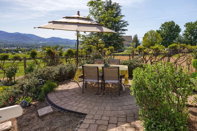 3015 Marigold Lane, Medford, OR 97504