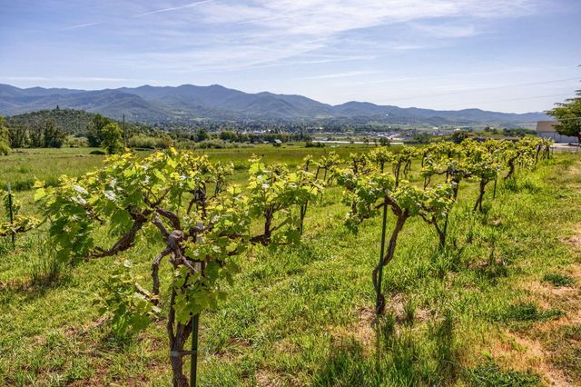 3015 Marigold Lane, Medford, OR 97504