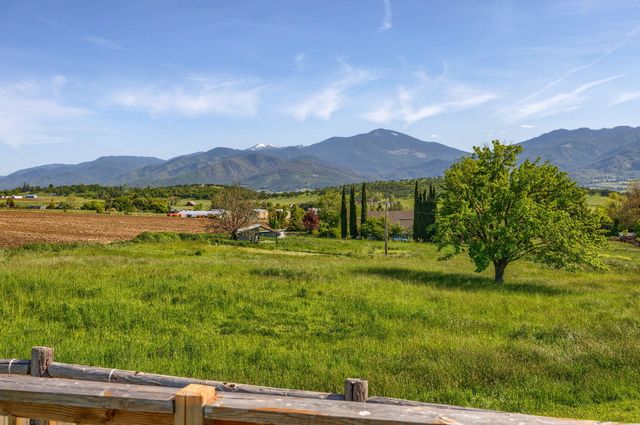 3015 Marigold Lane, Medford, OR 97504