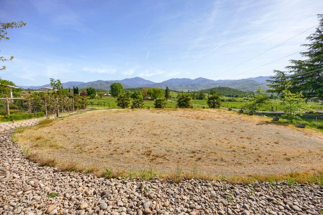 3015 Marigold Lane, Medford, OR 97504