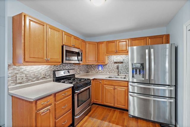 8 Quaker Cir, Pembroke, MA 02359