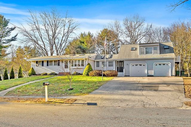 8 Quaker Cir, Pembroke, MA 02359