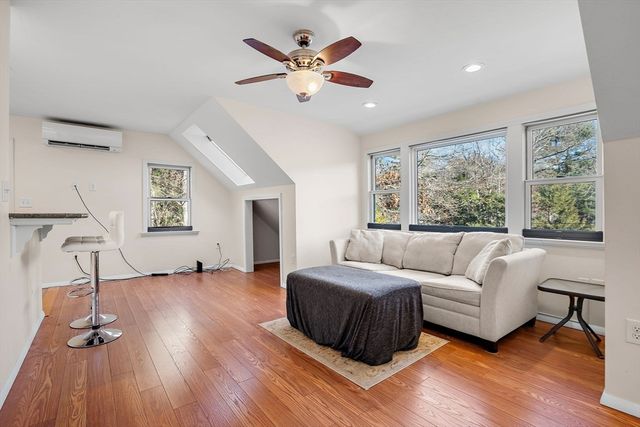 8 Quaker Cir, Pembroke, MA 02359