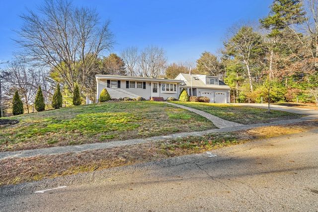 8 Quaker Cir, Pembroke, MA 02359