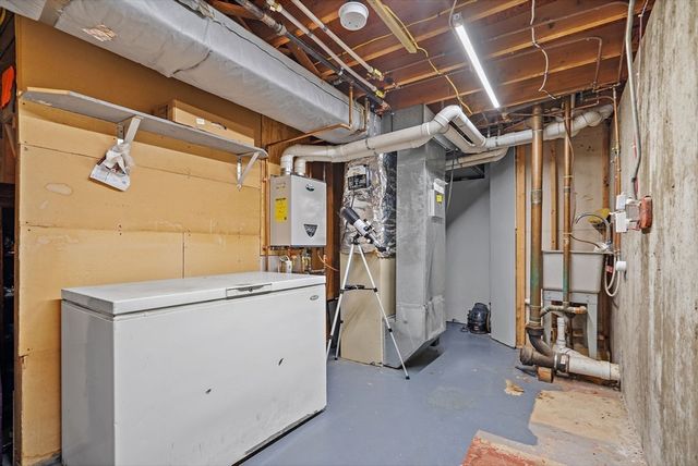 8 Quaker Cir, Pembroke, MA 02359