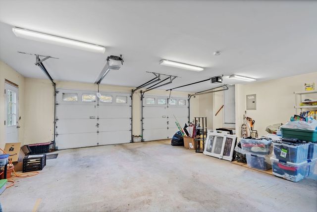 8 Quaker Cir, Pembroke, MA 02359