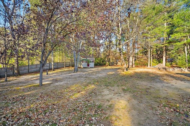 8 Quaker Cir, Pembroke, MA 02359