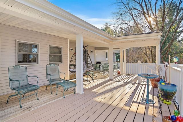 8 Quaker Cir, Pembroke, MA 02359