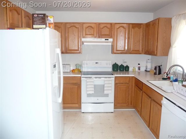 217 Stephanie Drive, Westland, MI 48186