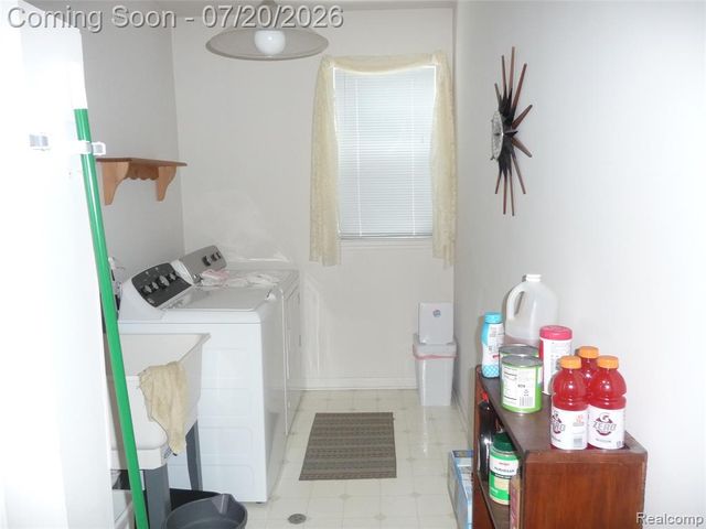 217 Stephanie Drive, Westland, MI 48186