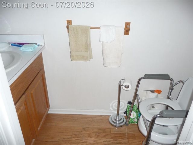 217 Stephanie Drive, Westland, MI 48186
