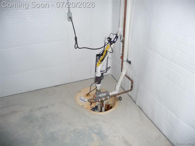 217 Stephanie Drive, Westland, MI 48186