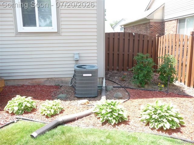 217 Stephanie Drive, Westland, MI 48186