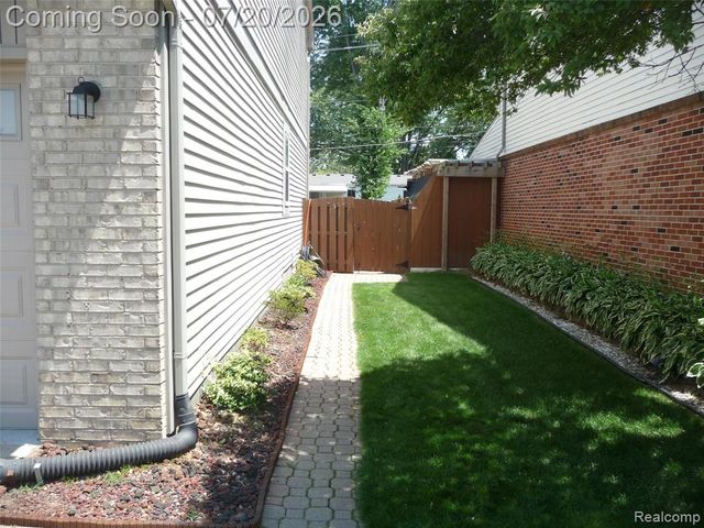 217 Stephanie Drive, Westland, MI 48186