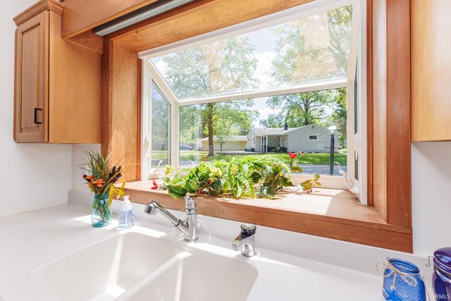 601 N Bittersweet Lane, Muncie, IN 47304