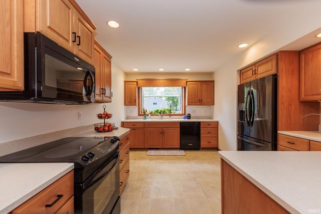 601 N Bittersweet Lane, Muncie, IN 47304