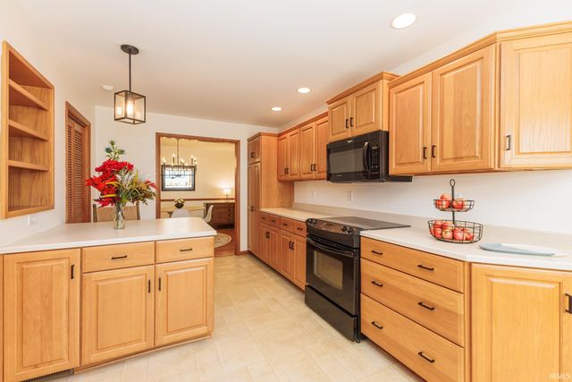 601 N Bittersweet Lane, Muncie, IN 47304