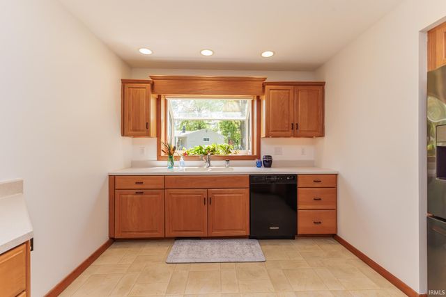 601 N Bittersweet Lane, Muncie, IN 47304