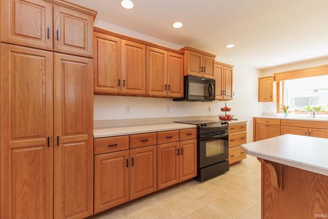 601 N Bittersweet Lane, Muncie, IN 47304