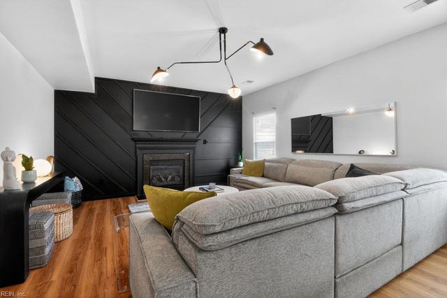 597 Leonard LN, Newport News, VA 23601